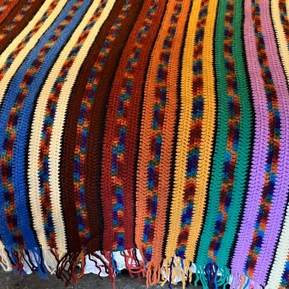 Vintage crochet handmade fringed afghan multicolor 1980’s or 1970’s Queen / King - Picture 4 of 7